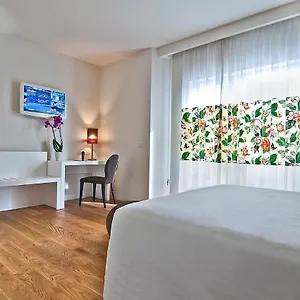 Caravel Roma